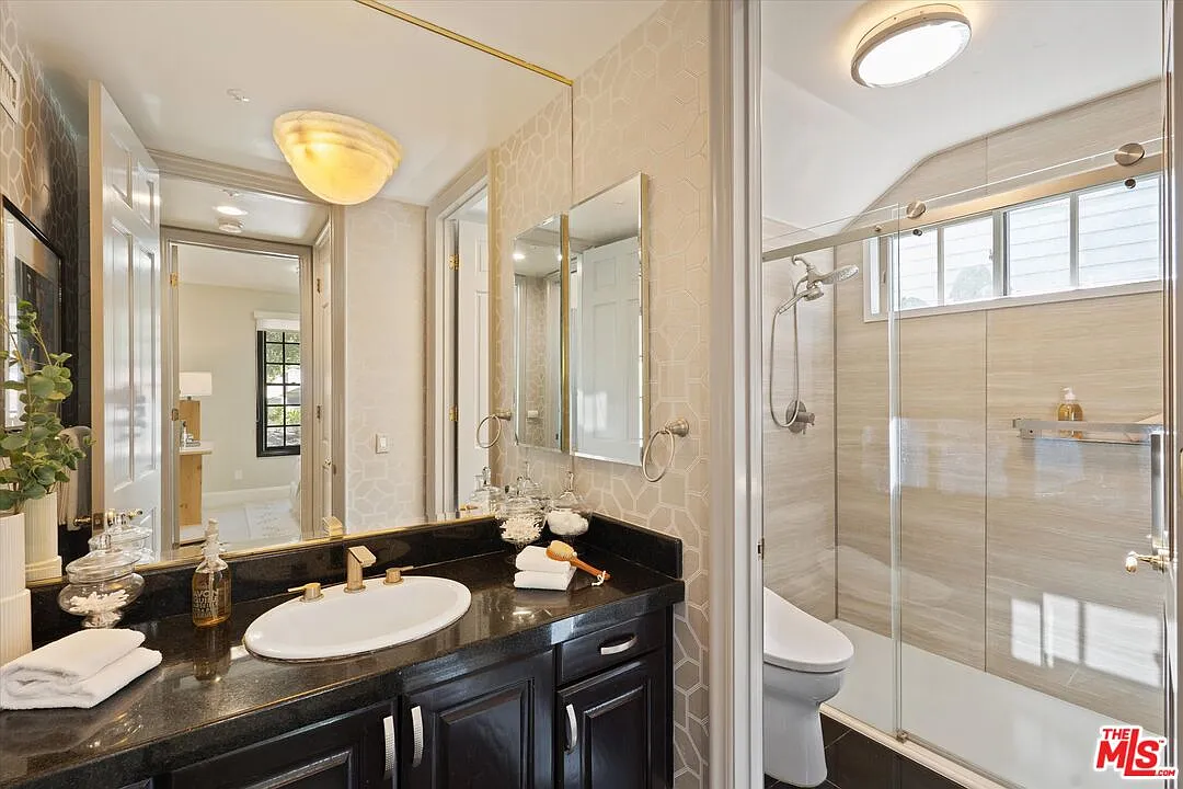Ipswich Court Residence photograph 2