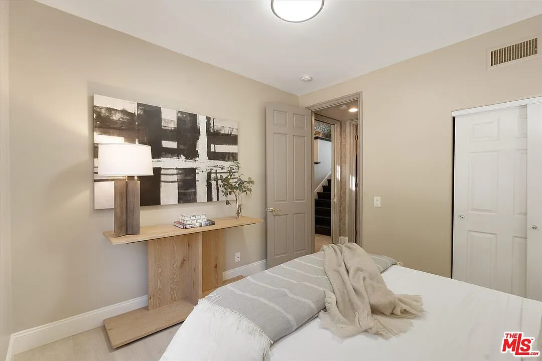 Ipswich Court Residence photograph 3