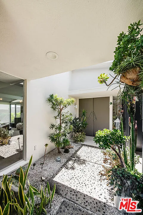 Casiano House photograph 3
