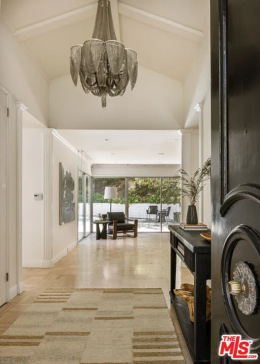 Chantilly Modern